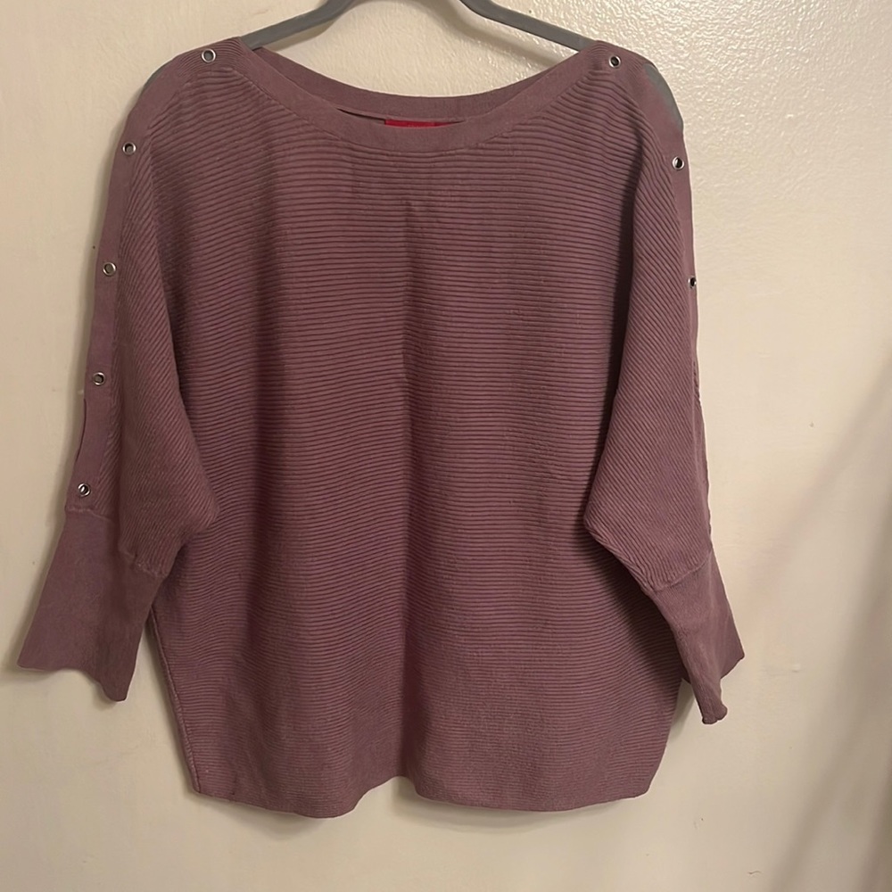 Lightweight Jennifer Lopez sweater